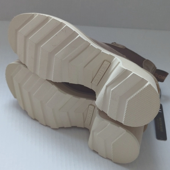 NWT Women's Sorel Chelsea Hi Line Booties Size 5 - Picture 9 of 9